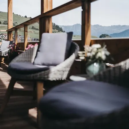 Vaya St Zeno Aparthotel 4*